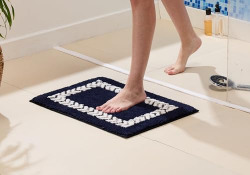 Amazon Brand - Solimo Microfiber 2000 GSM Chevron Arrows Bath Mat | An