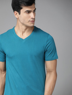 The Roadster Lifestyle Co Men Blue Pure Cotton Solid V-Neck T-shirt