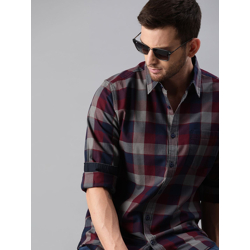 Roadster Men Maroon & Navy Blue Regular Fit Checked Sustainable Casual