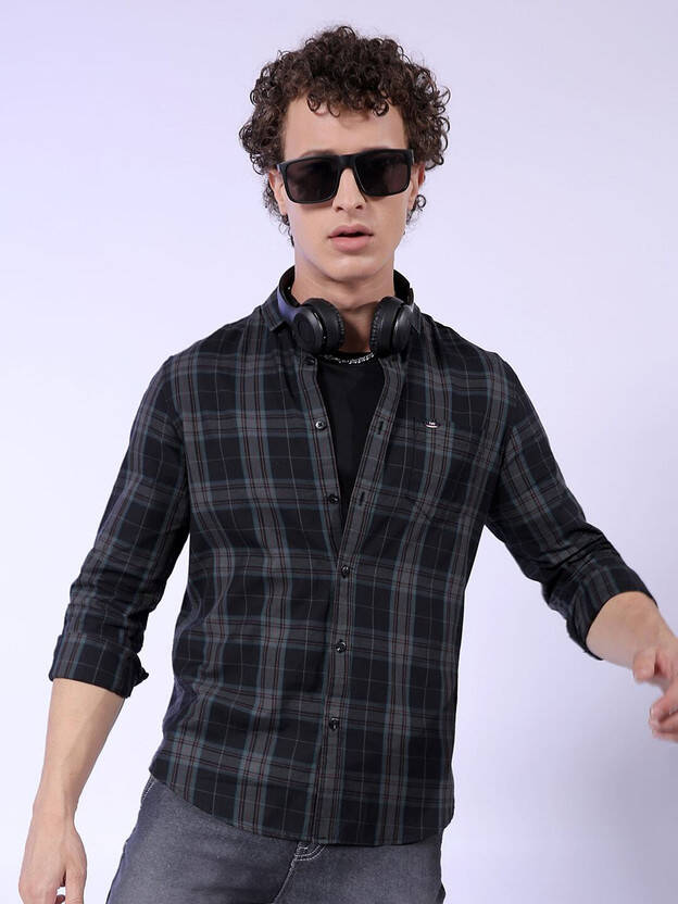Men Slim Fit Checkered Cut Away Collar Casual Shirt