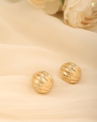 SHEIN Shein Women Gold Shell Shaped Stud Earrings